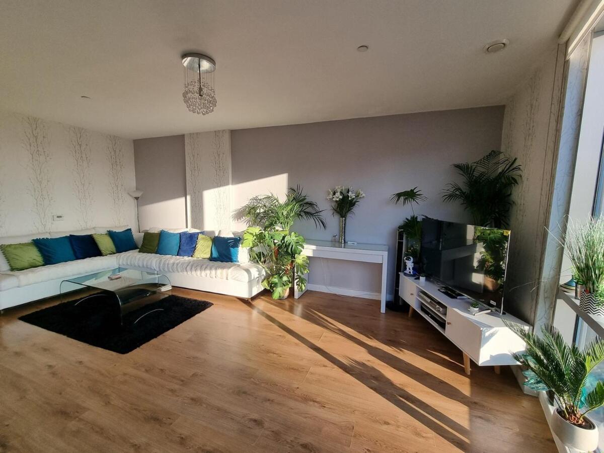 Apartment Stunning 2 Bedroom 2 Bathroom Flat With Panoramic View