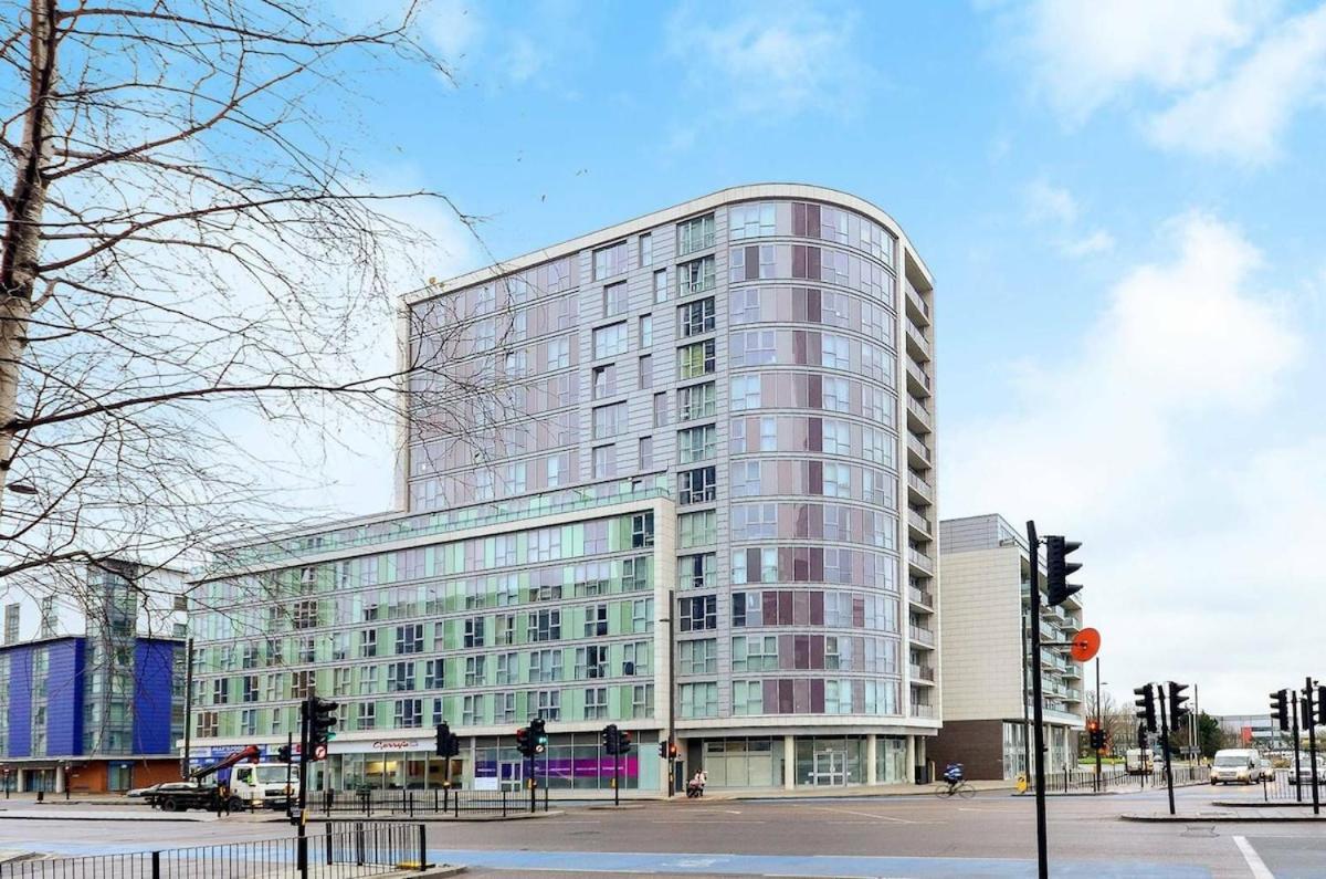 Apartment Stunning 2 Bedroom 2 Bathroom Flat With Panoramic View *