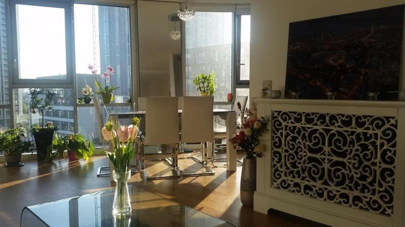Stunning 2 Bedroom 2 Bathroom Flat With Panoramic View Appartement Londres